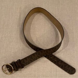 Michael Kors Women’s Belt. Size medium. Color brown.